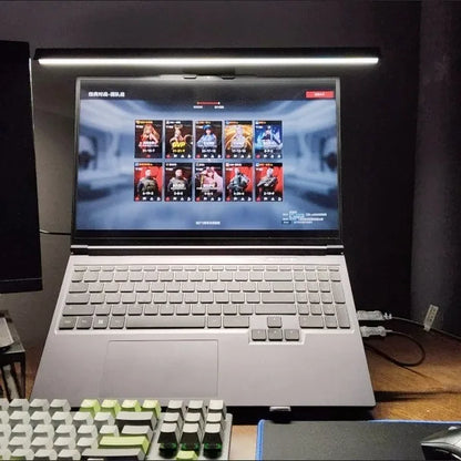 Barre lumineuse LED écran en situation sur bureau